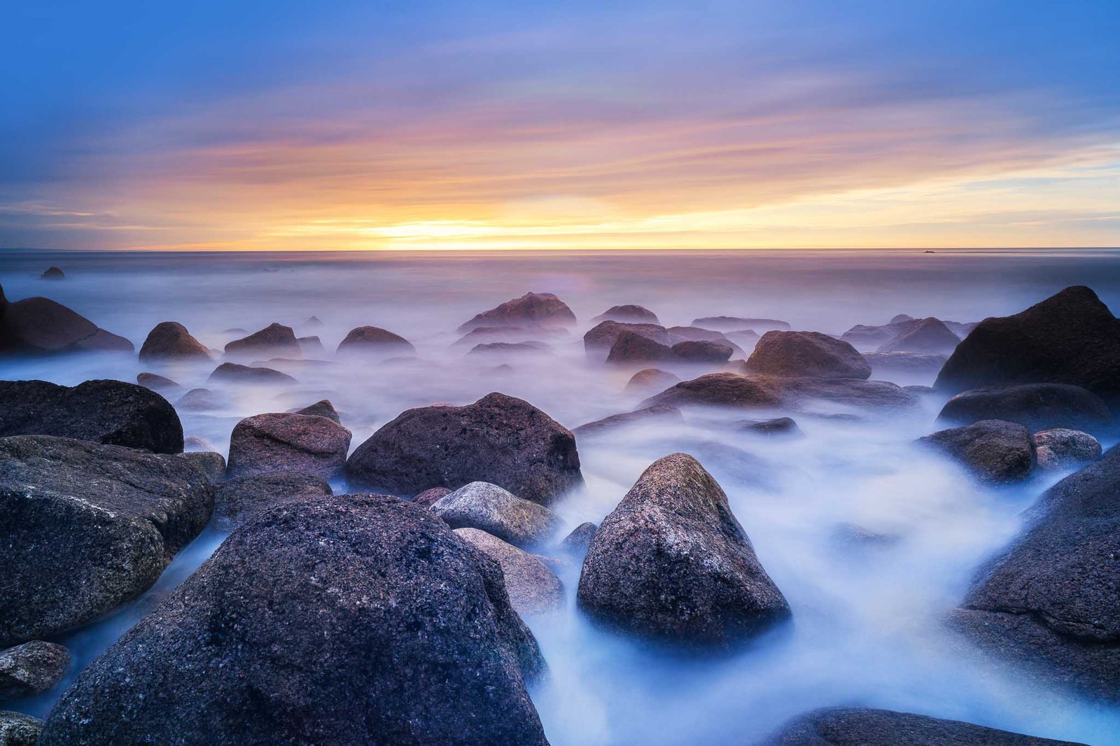 Abendlicht über dem Meer vor L’Anse du Brick