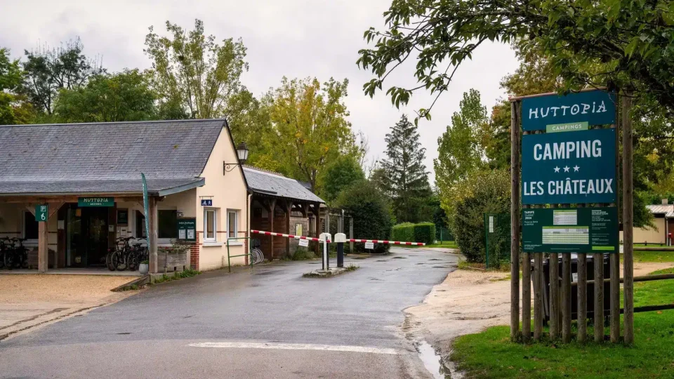 Huttopia-Les-Chateaux-19-Bearbeitet_photospotguide-2048x1350.jpg